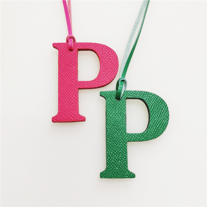 Women Accessories Name In English - 女性用puレザーキーホルダー,英語のアルファベットp,名前のイニシャル,大文字,バッグアクセサリー,チャーム