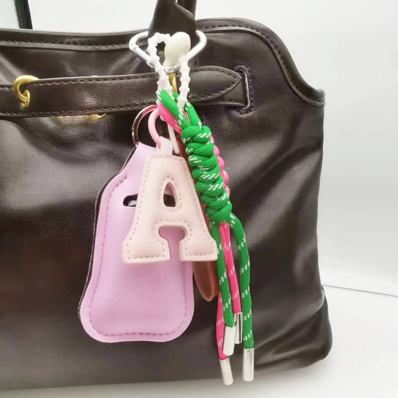男性と女性のためのアルファベット文字のキーホルダー,バッグア - Women'S Accessories Coach のレビューと価格