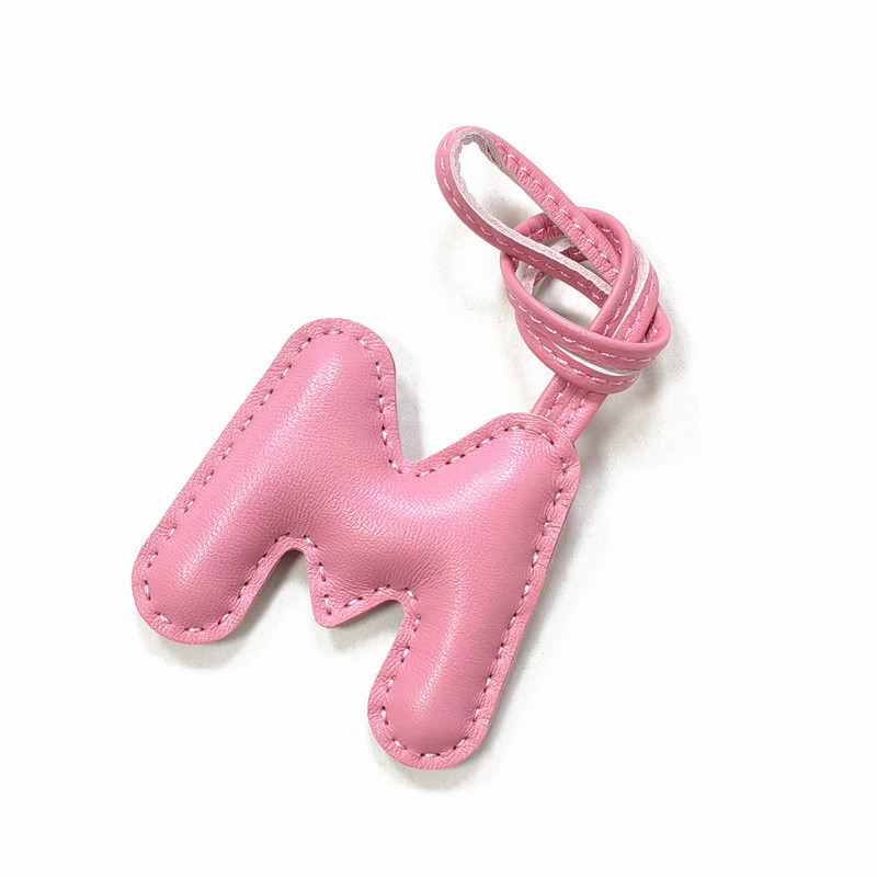 羊皮レザー英語文字 M ネームペンダントカーアクセサリー純粋 - Women Accessories Name In English のレビューと価格