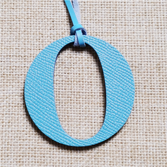 女性のためのアルファベットまたは英語の文字のキーホルダー,牛 - Women Accessories Name In English のレビューと価格